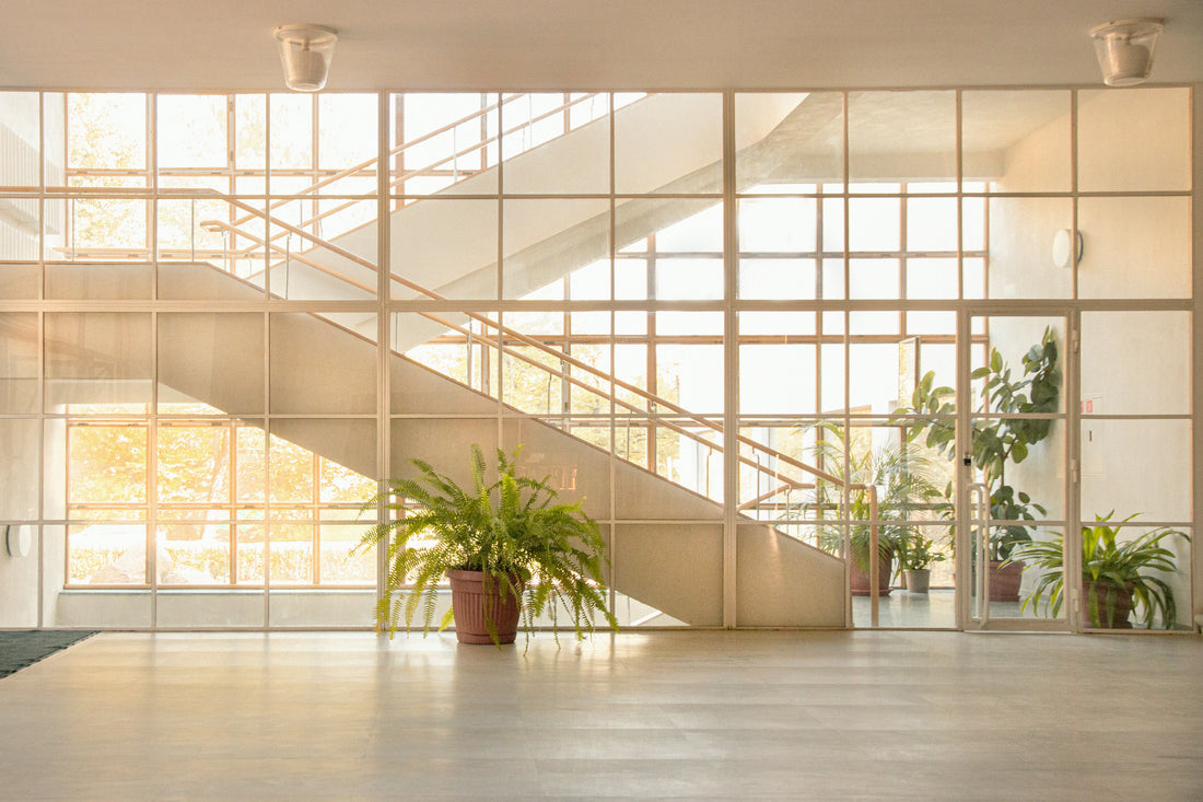 Die Bedeutung von Licht im Interior Design: Wie man Beleuchtung effektiv einsetzt, um die Atmosphäre eines Raumes zu verbessern